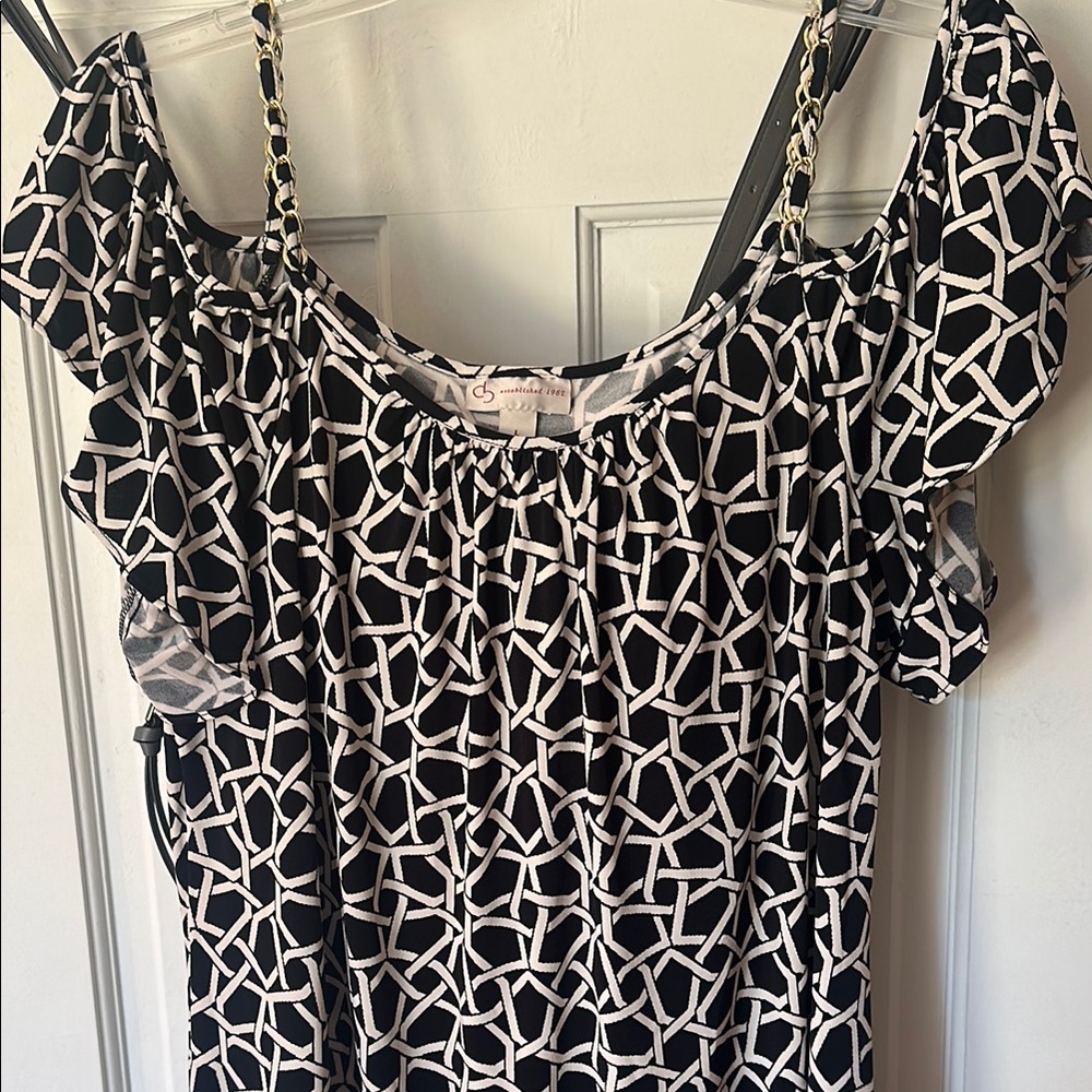Chic Black and White Patterned Top